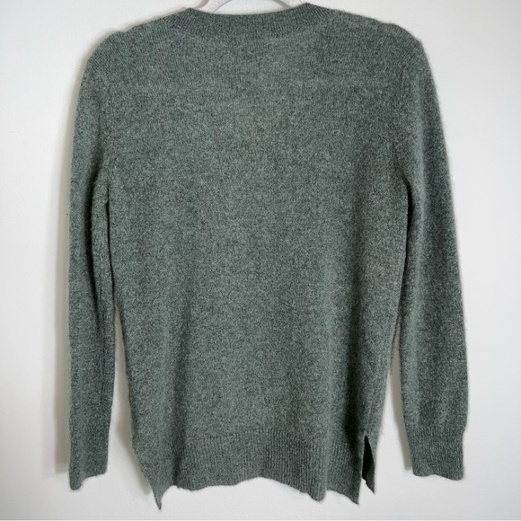 Saks Fifth Avenue 100% Cashmere Sweater-Pullover V Neck-Sage Green-Small - Picture 8 of 9